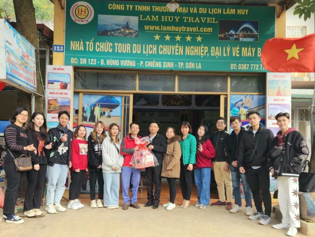 SINH VIÊN NGÀNH QUẢN TRỊ DỊCH VỤ DU LỊCH & LỮ HÀNH THỰC TẬP NGHỀ NGHIỆP TẠI LÂM HUY TRAVEL