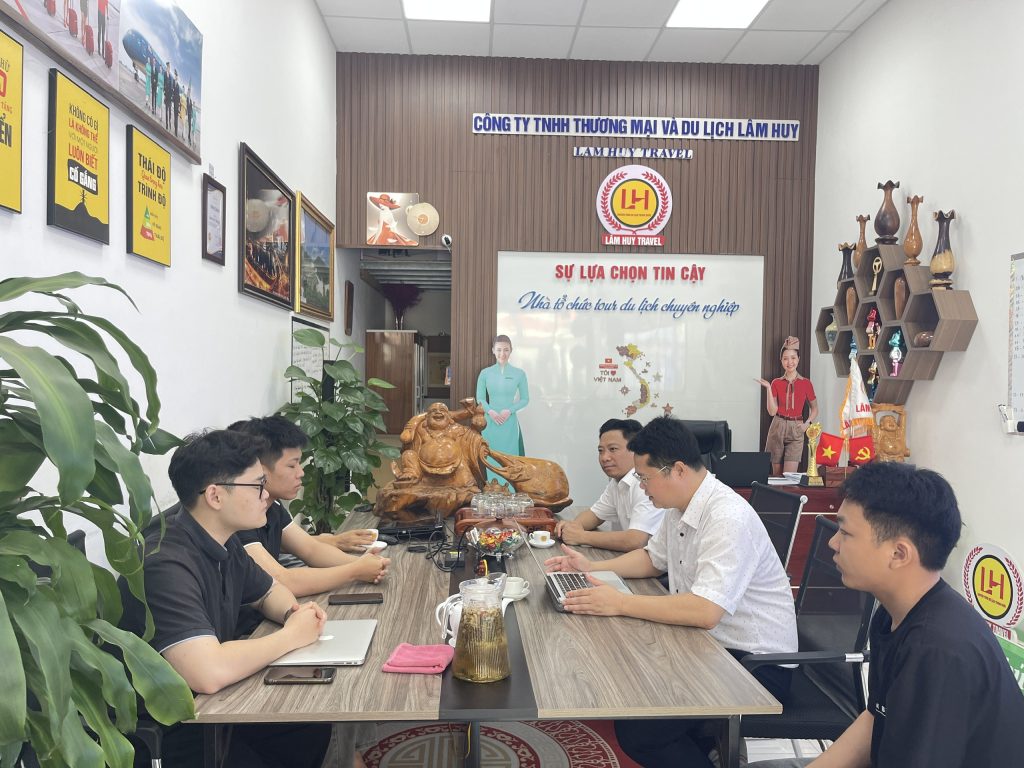 Lãnh đạo Khoa Kinh tế và Quản lý Bộ môn QTKD thăm đơn vị đối tác – nơi các Sinh viên ngành QTKD và QTDVDL&LH đang thực tập